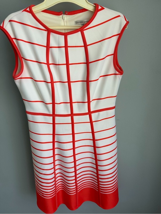 Sandra Darren Dresses & Skirts - Sandra Darren White and Red Grid Sleeveless Shift Dress